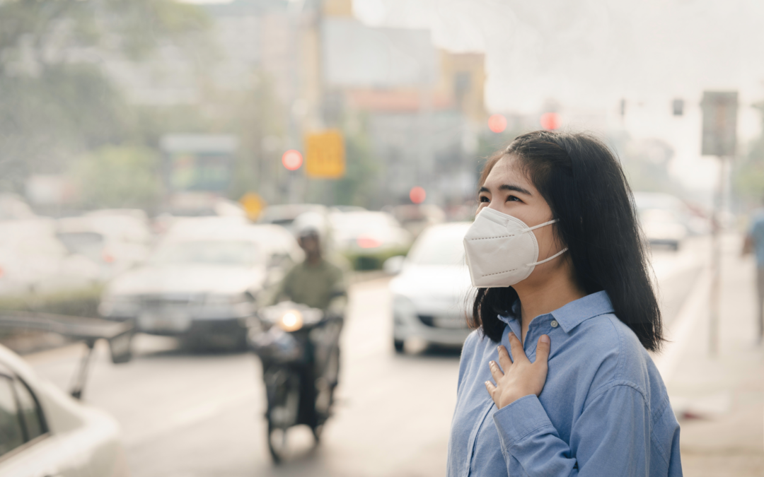 lady with mask outside due to bad air quality