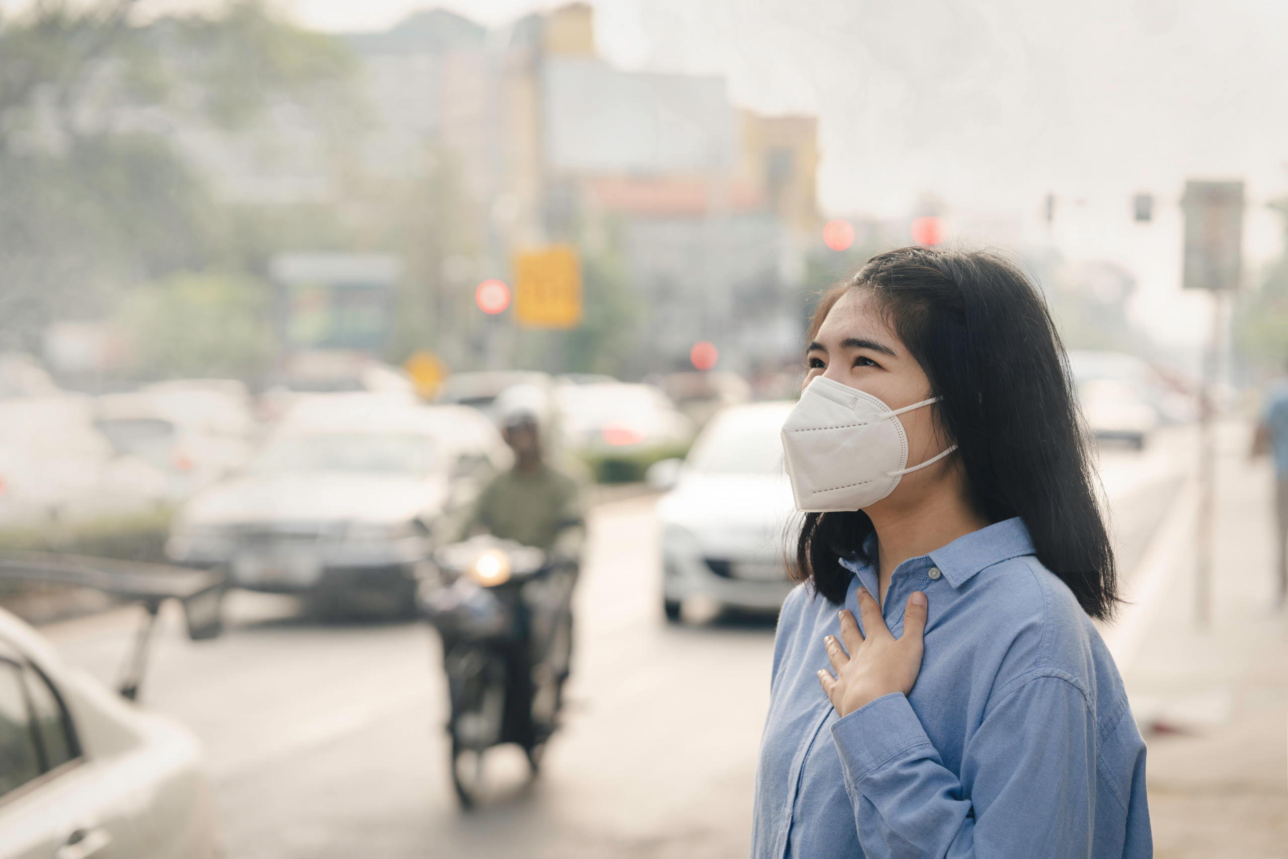 lady with mask outside due to bad air quality